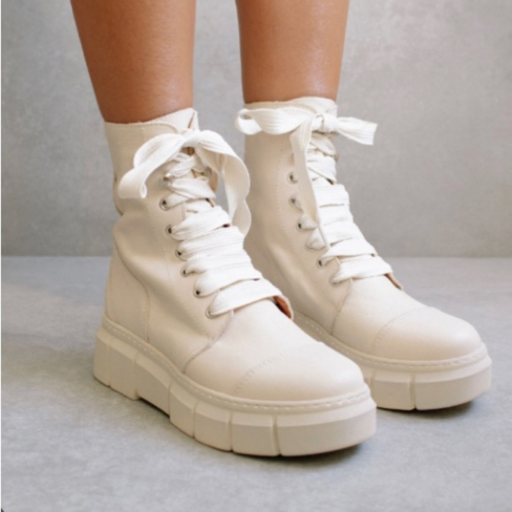 ALOHAS Can Can Beige leather combat boots